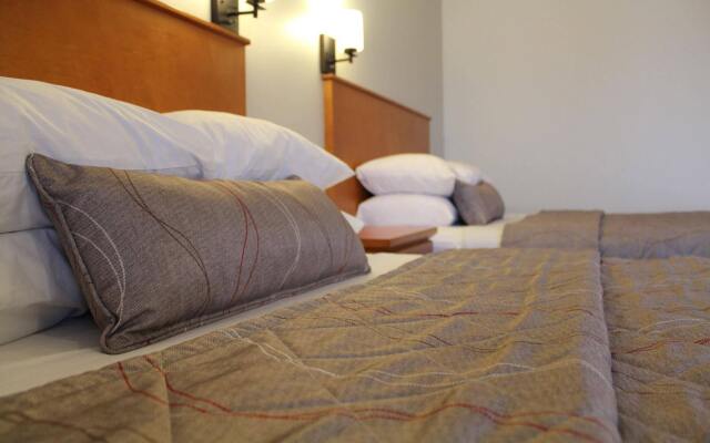 Maverick Motor Inn