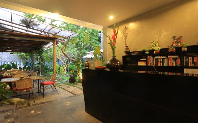 Frangipani Villa-90s Hotel