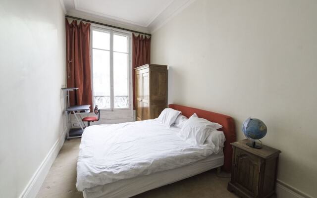 Veeve Champs Élysées Hideaway