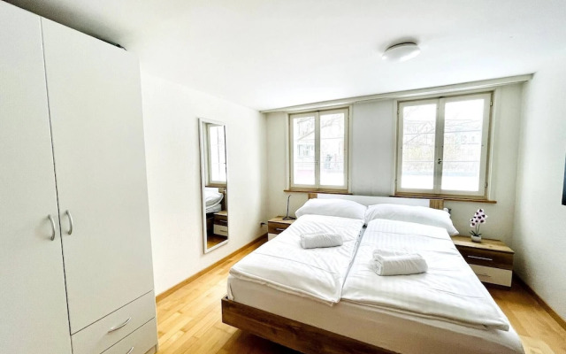 Beautiful Old Building Apartment In The Center