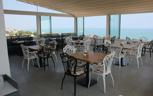 Port Marina Hotel