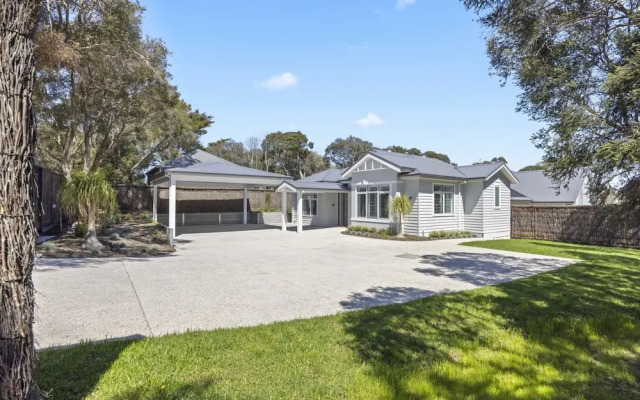 Saltwood Coastal Hamptons Luxe With Pool