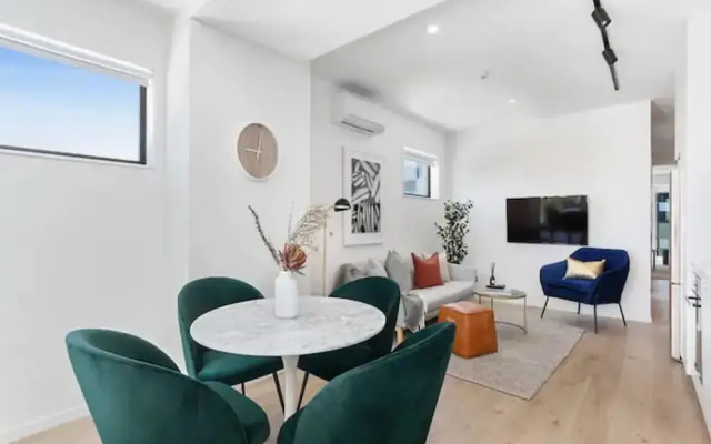 Stunning Modern Two Bedroom - Perfect Location!