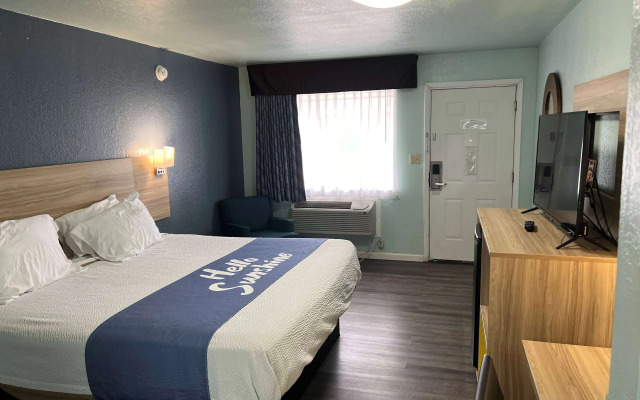 Days Inn by Wyndham Pratt