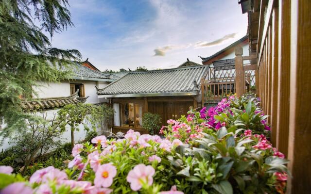 Lijang First Bay Hotel