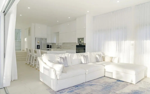 Lilypad Luxurious Cliffside Villa With Stunning Sea Views