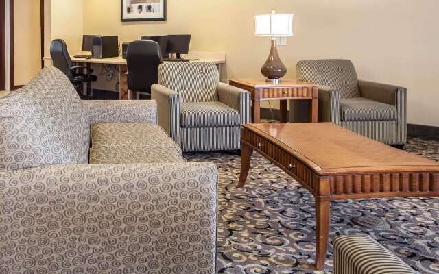 Comfort Suites Bloomington I-55 and I-74