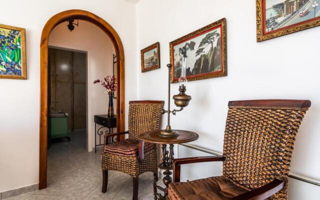 Melisses Sea View House & Studio