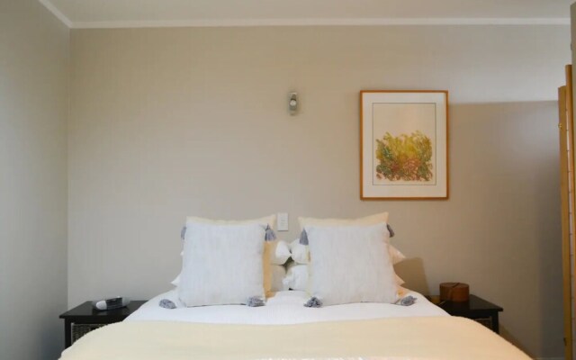 Uptown Top Floor Studio Apartment