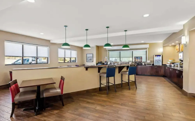 Comfort Suites Salem