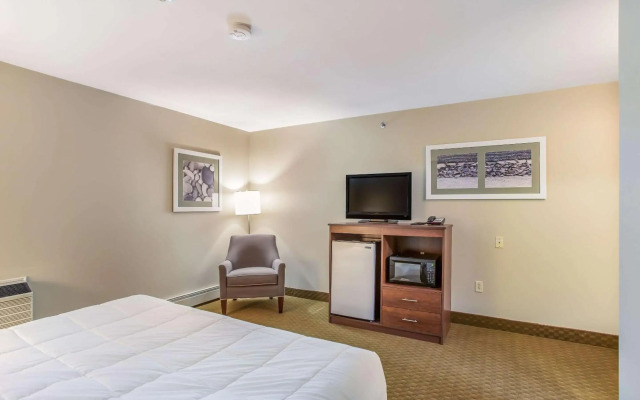 Quality Inn & Suites Gorham Riverside
