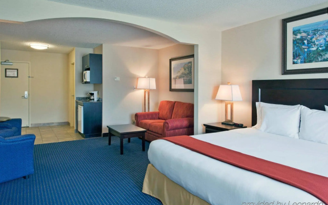 Holiday Inn Express Hotel & Suites Hinton by IHG