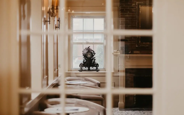 Garrison Inn Boutique Hotel