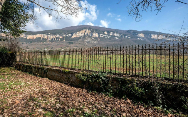 Domaine des Cèdres : Logis Hôtel, Résidence, Gîtes et Insolites