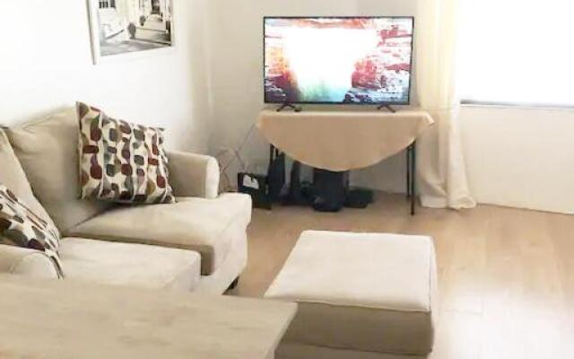 Burns Court Apartment