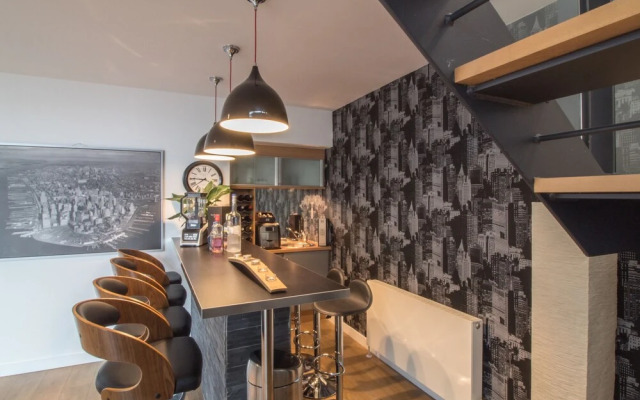 Stunning 3 BR Penthouse Apartment, River View