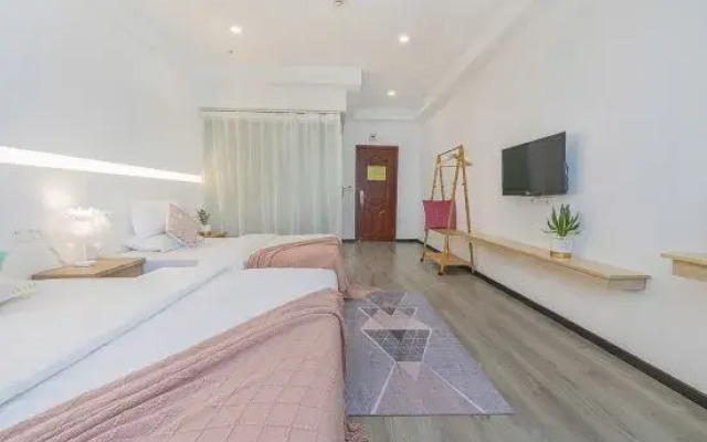 Chongqing Sigman Hotel (Hechuan Powerlong Plaza New Bus Station)