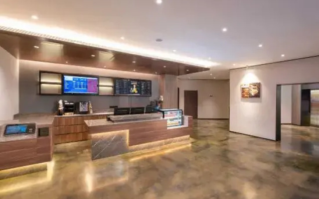 Dalian full stop hotel