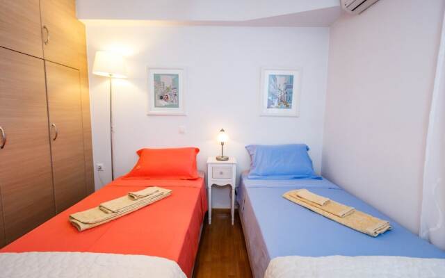 Modern 5thfloor Acropolis view apartment