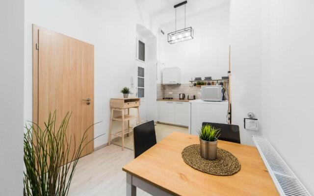 Astoria Airconed 1 Bedroom Apartment