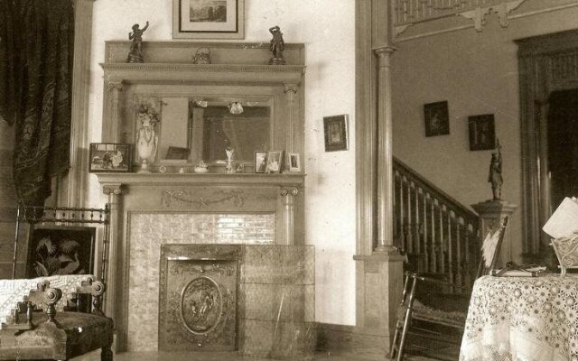 The Big Blue House - Tucson Boutique Inn