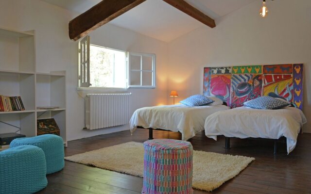 Lush Villa in Beaucaire With Swimming Pool