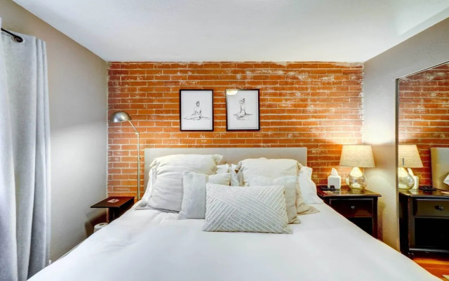 Luxe Denver Condo w/ Community Patio & Grill