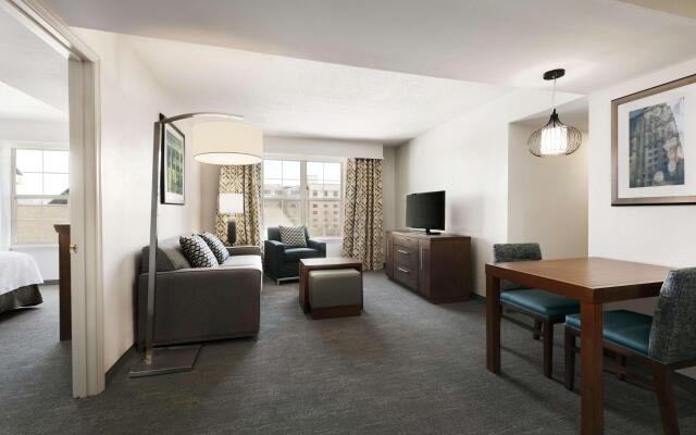 Homewood Suites by Hilton Kansas City-Airport