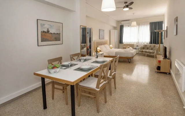Central apartment on pedestrian street