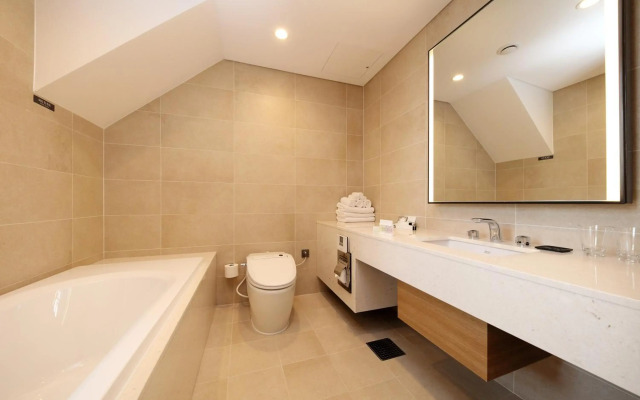 Midas Hotel & Resort