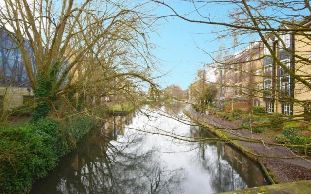 Luxury Top Floor 2Bd Apartment Apsley