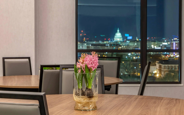 Cambria Hotel Washington D.C. Navy Yard Riverfront