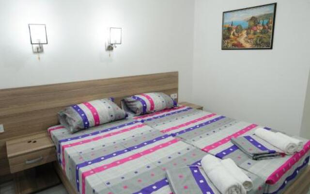 Atina Lux Hostel