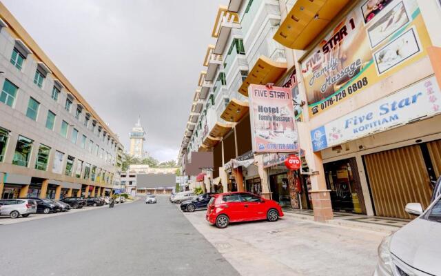 OYO 90351 Hotel Five Star 1