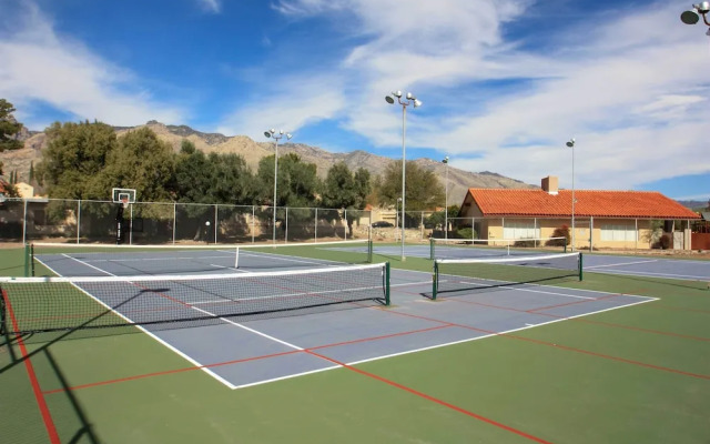 Tucson Townhome w/ Mountain View, Pool Access!