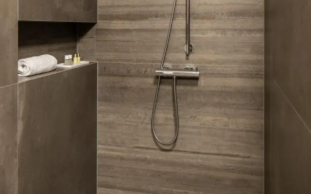 Home & Work Apartments