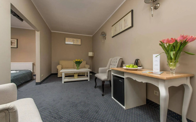 Riviera Resort Modlin Airport