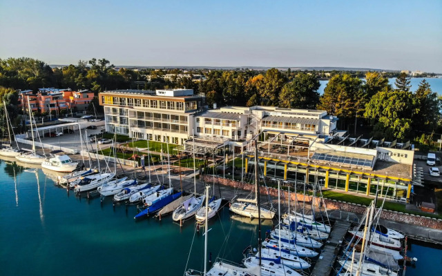 Hotel Yacht Wellness & Business
