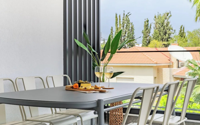 Sanders Evolution 2 Lovely 2 Bedroom Apartment With Balcony