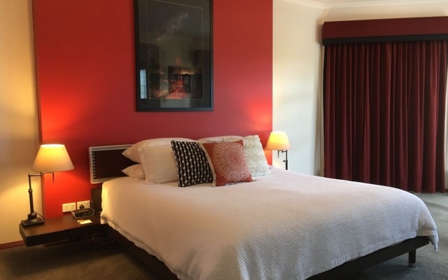 Wine and Roses Bed and Breakfast – Guest Rooms – Adelaide