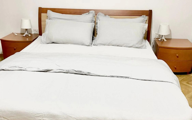 Regina's 2bedroom Near Square