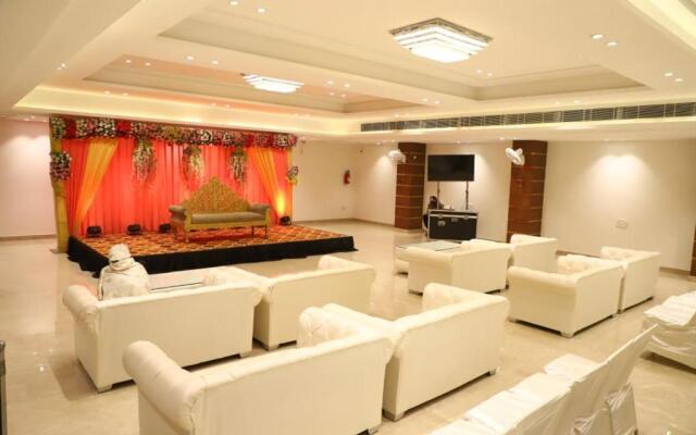 OYO 47017 Hotel Hallmark