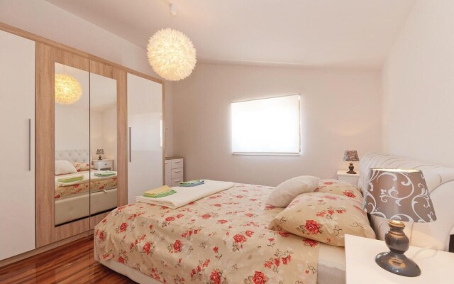 Amazing Home in Pakostane With Wifi and 5 Bedrooms