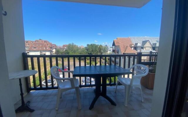 23m Peaceful With Balcony With Sea View !