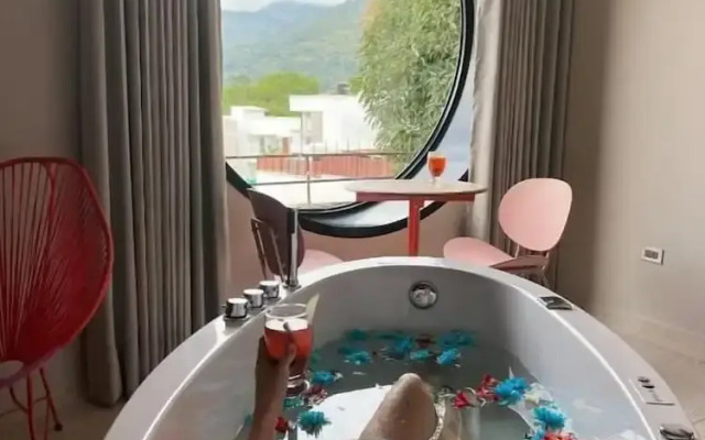 Del Tropico Hotel