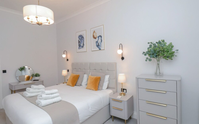 The Salisbury Apartment 201