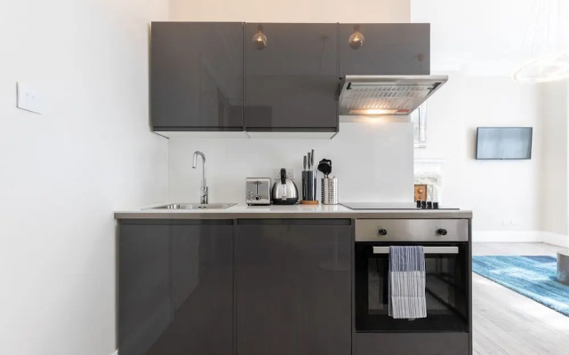 Luxurious Air Conditioned Apt High Street Kensington