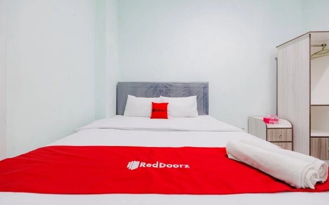 RedDoorz Syariah near Kedungmundu Semarang – Guest Rooms – Semarang