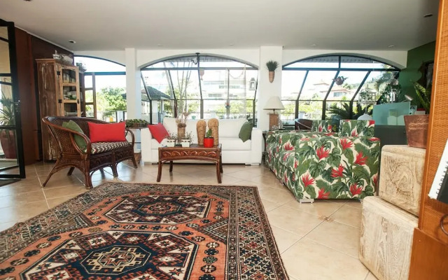 Entremares Residence