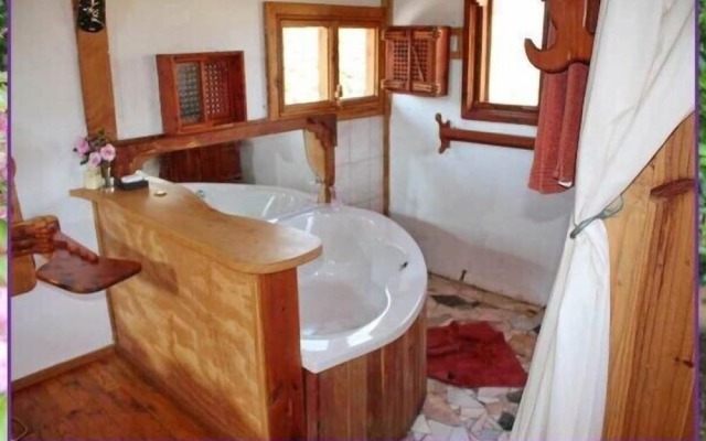 Sycamore Avenue Treehouses